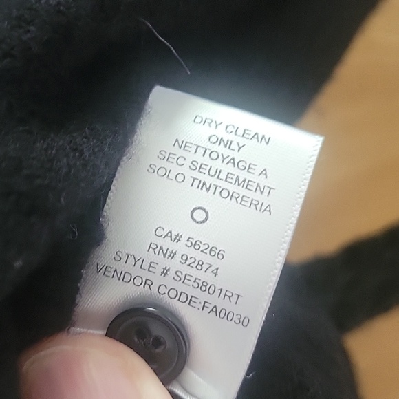 Beautiful Cashmere Sweater - Picture 3 of 4